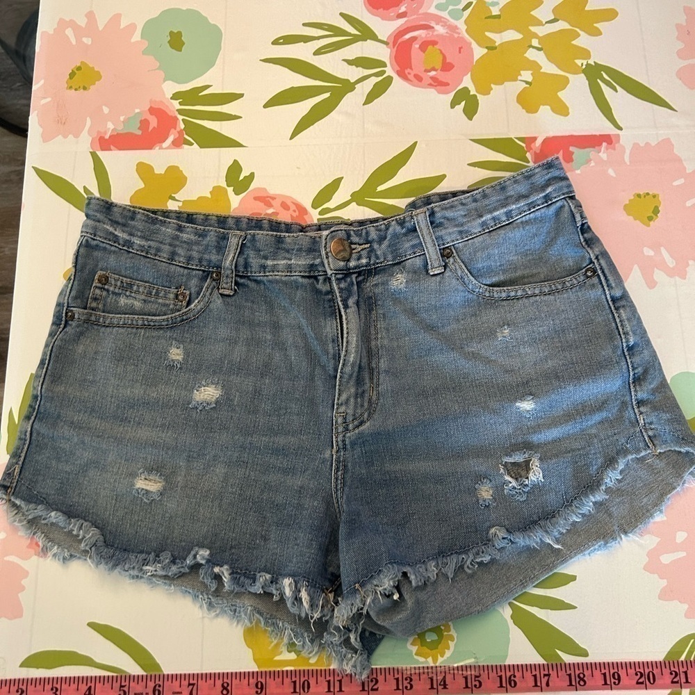 Free people size 30 light wash, distressed, raw hemline denim jean shorts